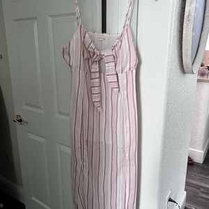 Maxi style dress with big slits in the front